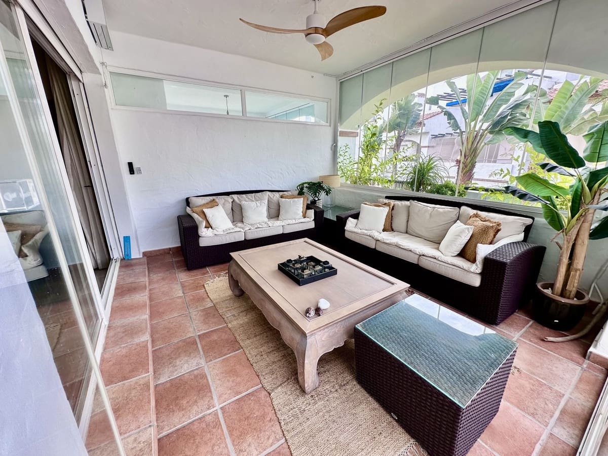 2 bedroom Apartment for sale in San Pedro de Alcantara with pool garage - € 729,000 (Ref: 9331393)