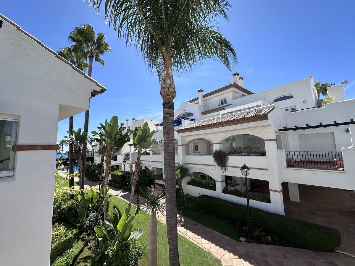 2 bedroom Apartment for sale in San Pedro de Alcantara with pool garage - € 729,000 (Ref: 9331393)