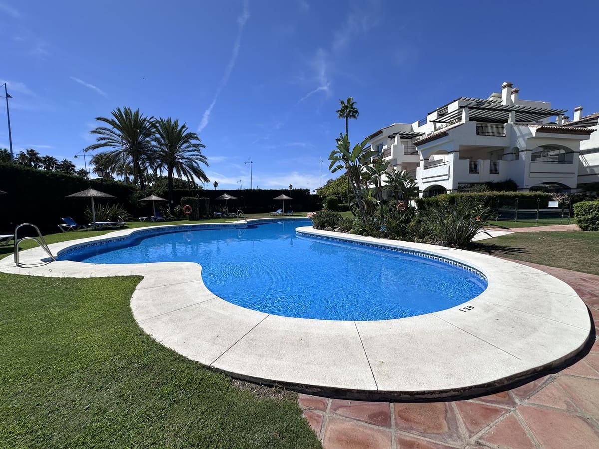 2 bedroom Apartment for sale in San Pedro de Alcantara with pool garage - € 729,000 (Ref: 9331393)