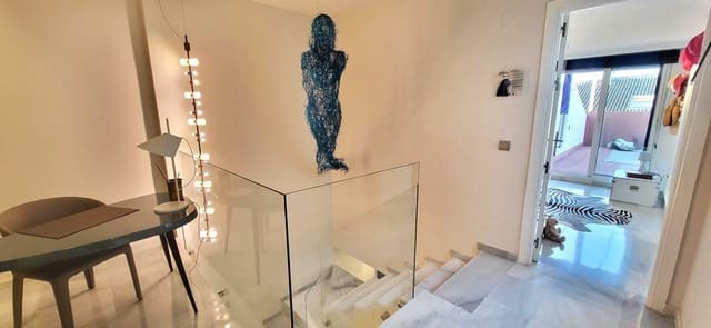 4 bedroom Penthouse for sale in Marbella with pool garage - € 1,395,000 (Ref: 9331394)