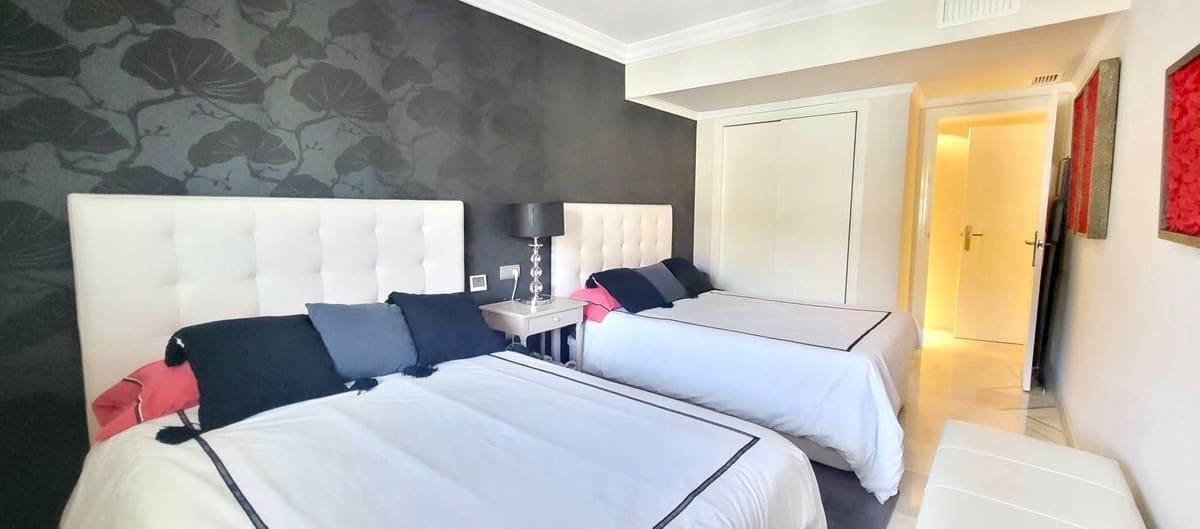 4 bedroom Penthouse for sale in Marbella with pool garage - € 1,395,000 (Ref: 9331394)