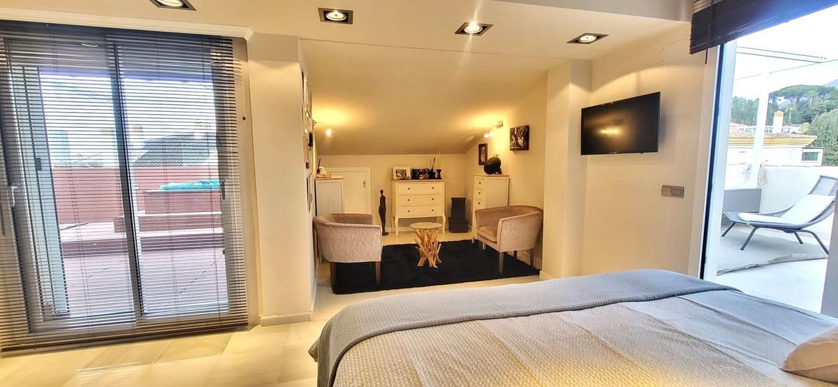 4 bedroom Penthouse for sale in Marbella with pool garage - € 1,395,000 (Ref: 9331394)