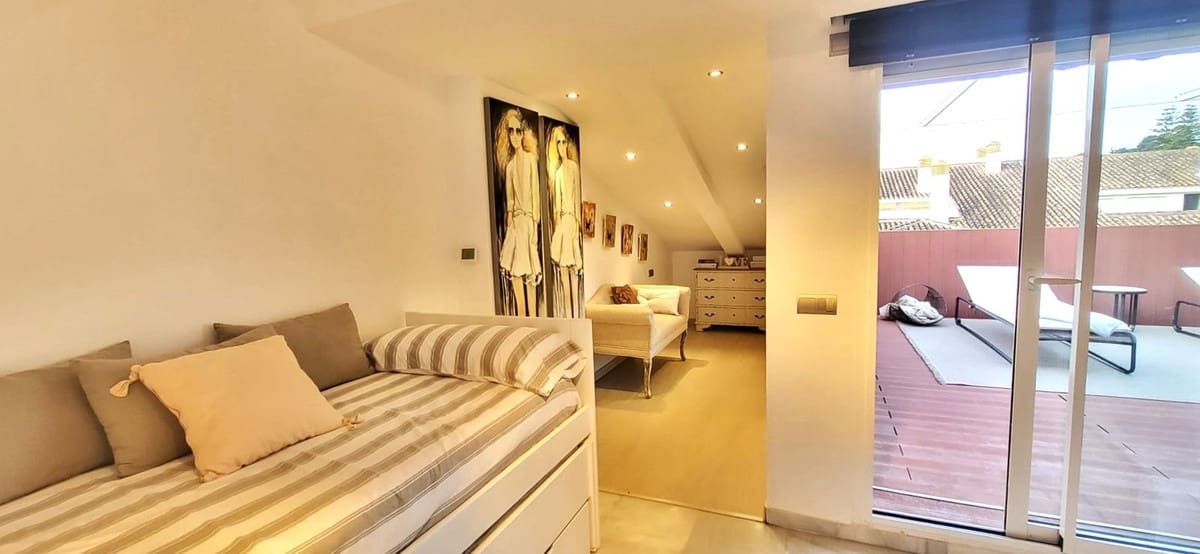 4 bedroom Penthouse for sale in Marbella with pool garage - € 1,395,000 (Ref: 9331394)