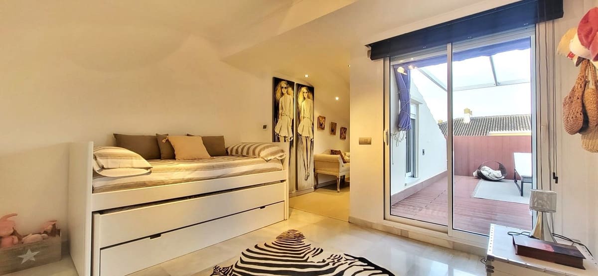 4 bedroom Penthouse for sale in Marbella with pool garage - € 1,395,000 (Ref: 9331394)