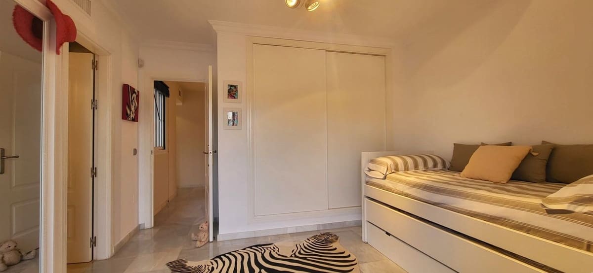 4 bedroom Penthouse for sale in Marbella with pool garage - € 1,395,000 (Ref: 9331394)