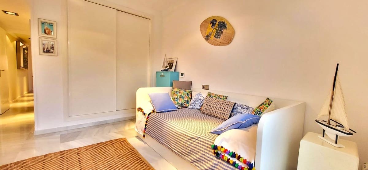 4 bedroom Penthouse for sale in Marbella with pool garage - € 1,395,000 (Ref: 9331394)