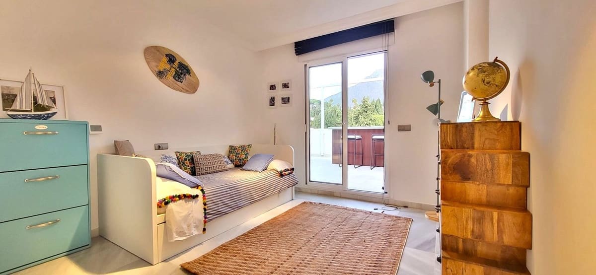 4 bedroom Penthouse for sale in Marbella with pool garage - € 1,395,000 (Ref: 9331394)