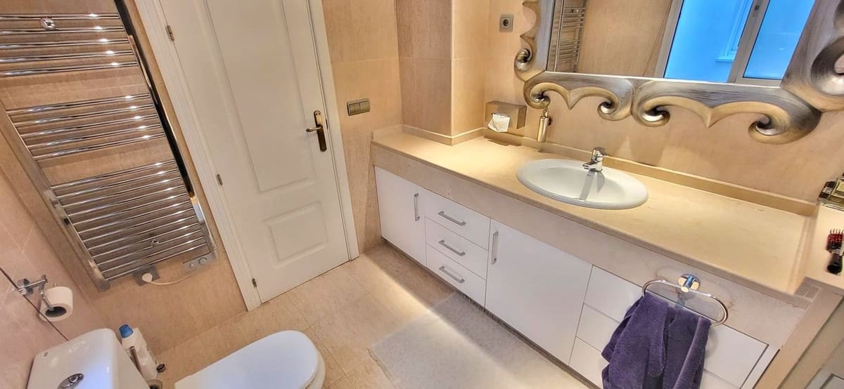 4 bedroom Penthouse for sale in Marbella with pool garage - € 1,395,000 (Ref: 9331394)