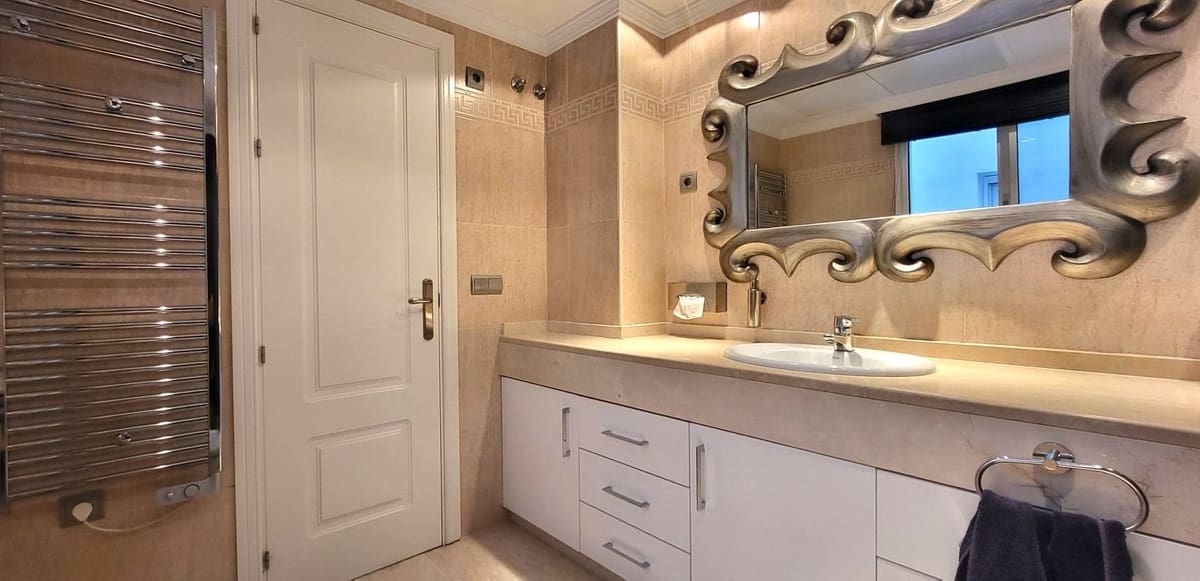 4 bedroom Penthouse for sale in Marbella with pool garage - € 1,395,000 (Ref: 9331394)