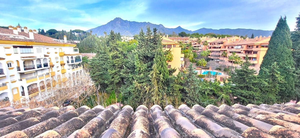 4 bedroom Penthouse for sale in Marbella with pool garage - € 1,395,000 (Ref: 9331394)
