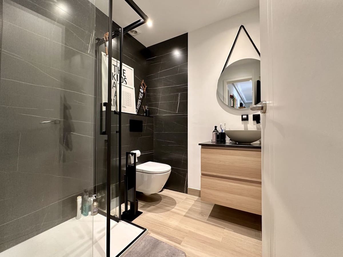 Apartamento de 3 habitaciones en Benahavís en venta con piscina garaje - 825.000 € (Ref: 9331398)