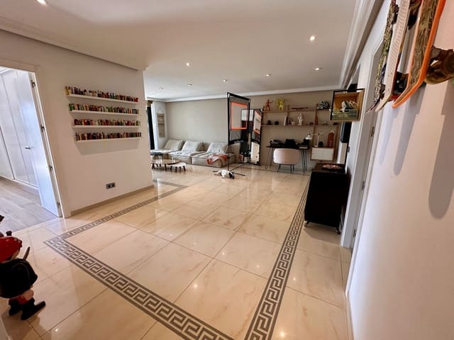 Apartamento de 3 habitaciones en Benahavís en venta con piscina garaje - 825.000 € (Ref: 9331398)