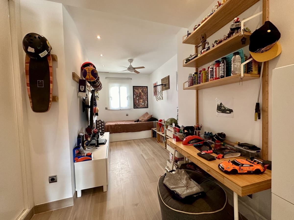 Apartamento de 3 habitaciones en Benahavís en venta con piscina garaje - 825.000 € (Ref: 9331398)