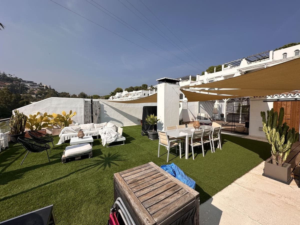 Apartamento de 3 habitaciones en Benahavís en venta con piscina garaje - 825.000 € (Ref: 9331398)