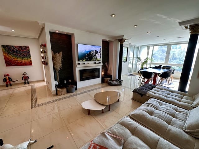 Apartamento de 3 habitaciones en Benahavís en venta con piscina garaje - 825.000 € (Ref: 9331398)