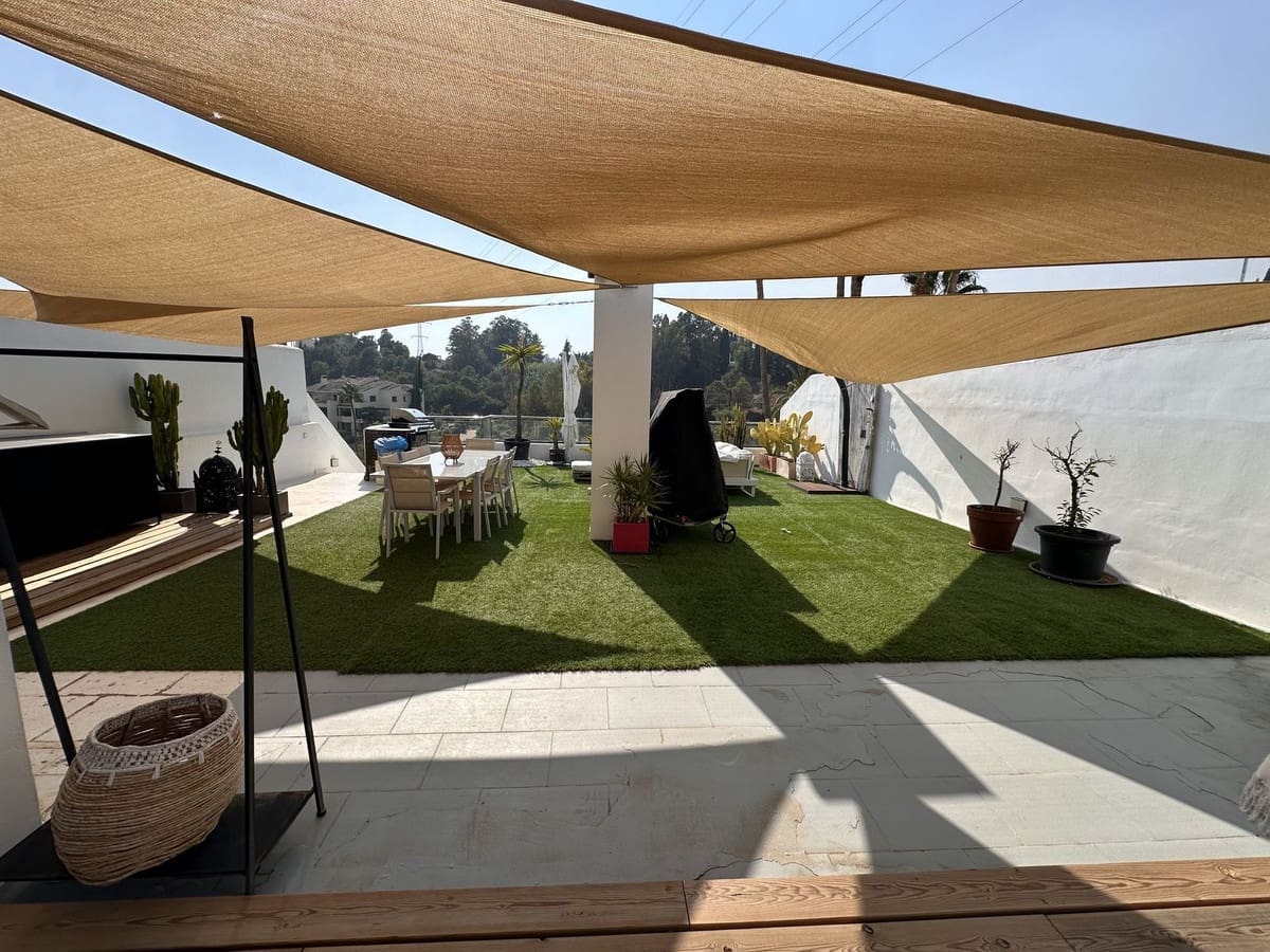 Apartamento de 3 habitaciones en Benahavís en venta con piscina garaje - 825.000 € (Ref: 9331398)