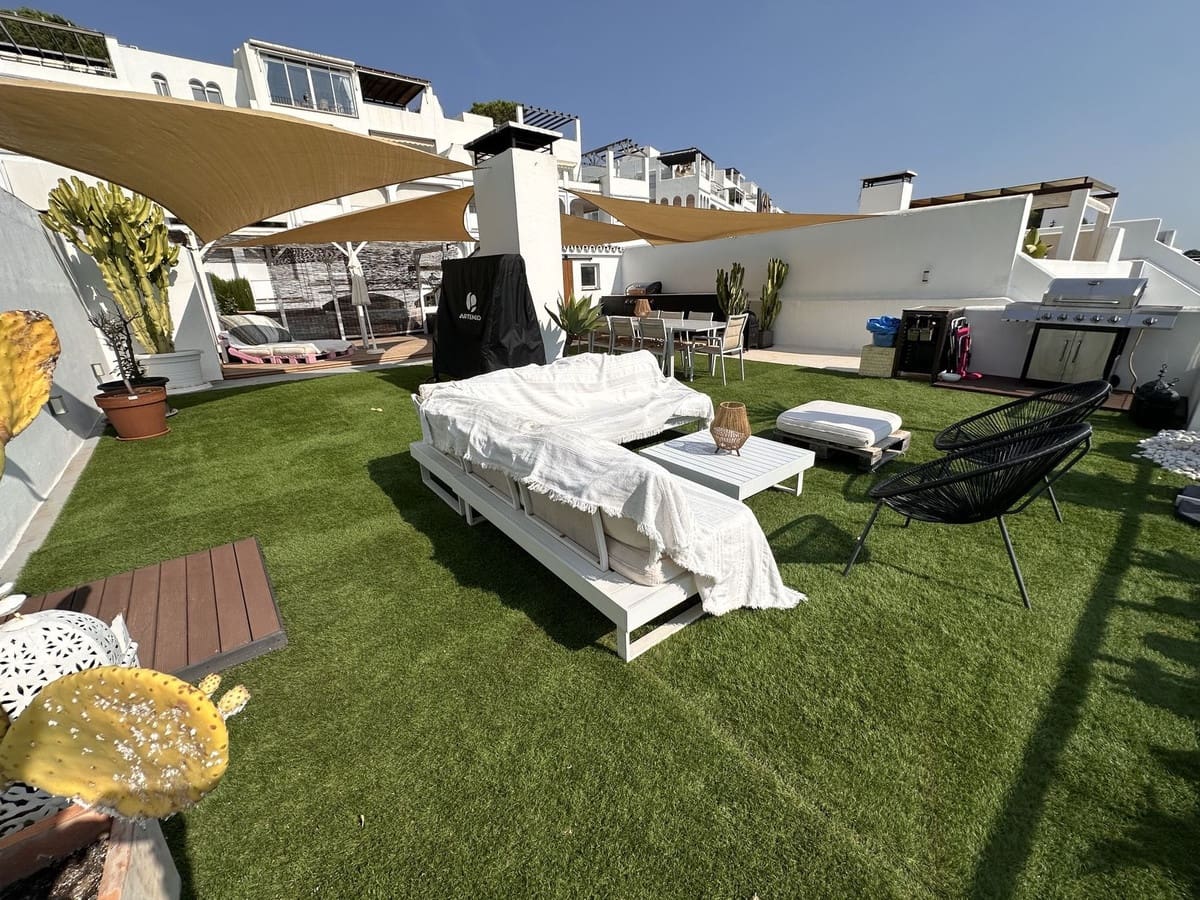 Apartamento de 3 habitaciones en Benahavís en venta con piscina garaje - 825.000 € (Ref: 9331398)