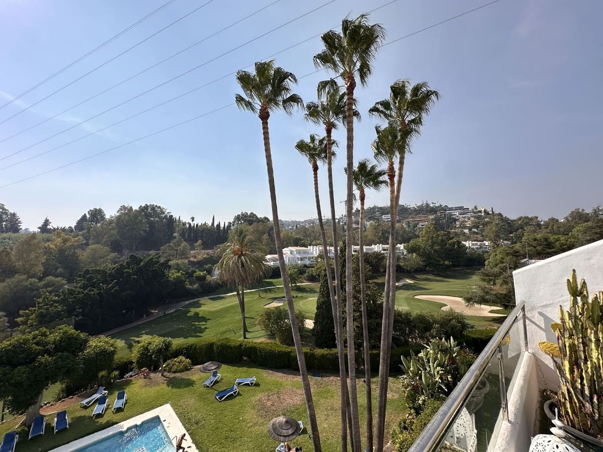 Apartamento de 3 habitaciones en Benahavís en venta con piscina garaje - 825.000 € (Ref: 9331398)