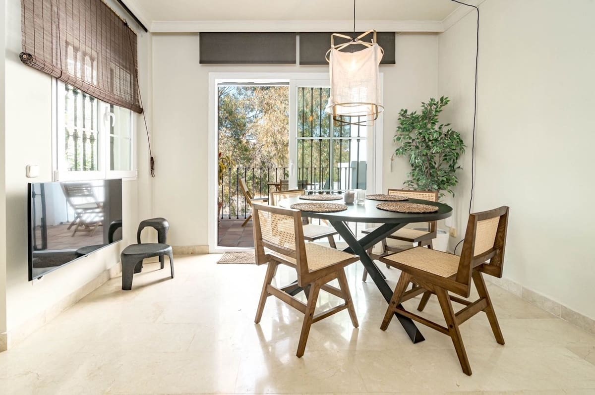 1 soverom Penthouse til salgs i Nueva Andalucia med svømmebasseng garasje - € 347 500 (Ref: 9331524)