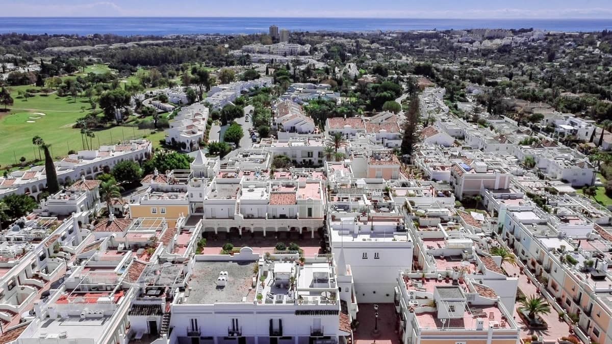 1 soverom Penthouse til salgs i Nueva Andalucia med svømmebasseng garasje - € 347 500 (Ref: 9331524)