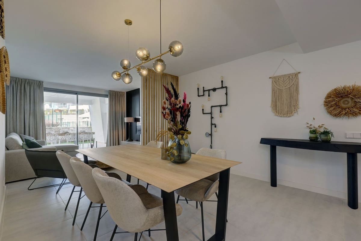 2 bedroom Apartment for sale in Estepona with pool garage - € 460,000 (Ref: 9331597)