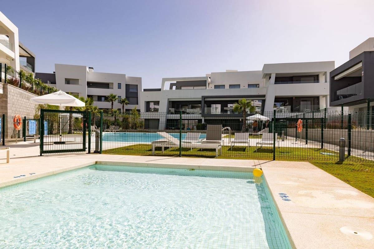 2 bedroom Apartment for sale in Estepona with pool garage - € 460,000 (Ref: 9331597)