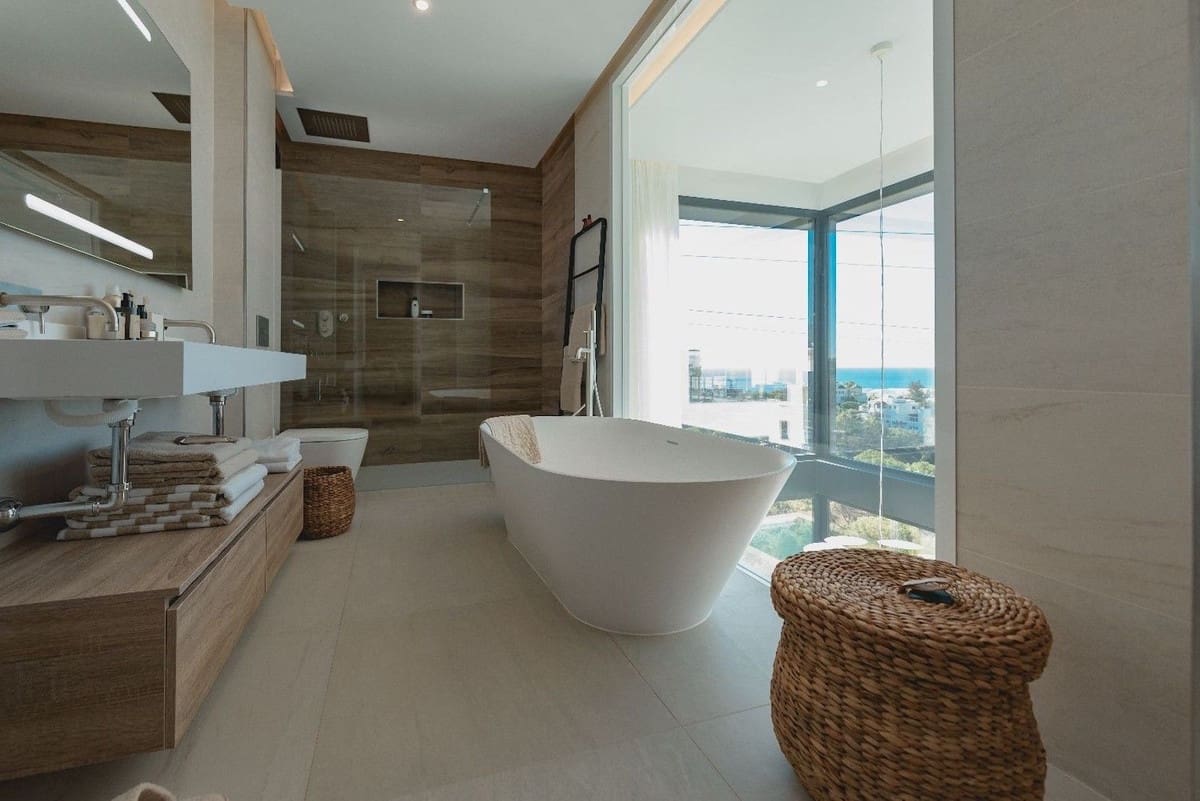 4 bedroom Townhouse for sale in Marbella - € 1,675,000 (Ref: 9331603)