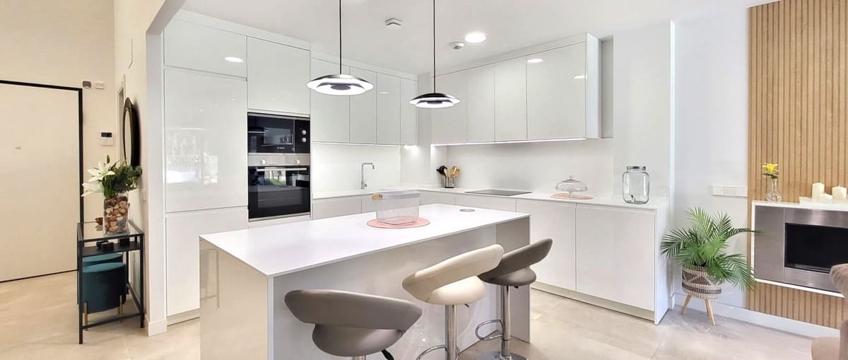 3 sypialnia Dom blizniak na sprzedaż w El Chaparral z basenem garażem - 849 000 € (Ref: 9331625)