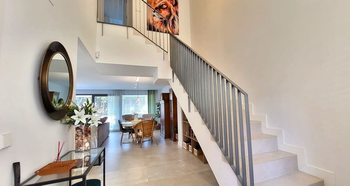 3 sypialnia Dom blizniak na sprzedaż w El Chaparral z basenem garażem - 849 000 € (Ref: 9331625)