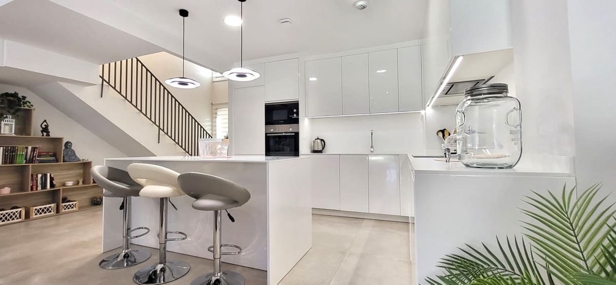 3 sypialnia Dom blizniak na sprzedaż w El Chaparral z basenem garażem - 849 000 € (Ref: 9331625)