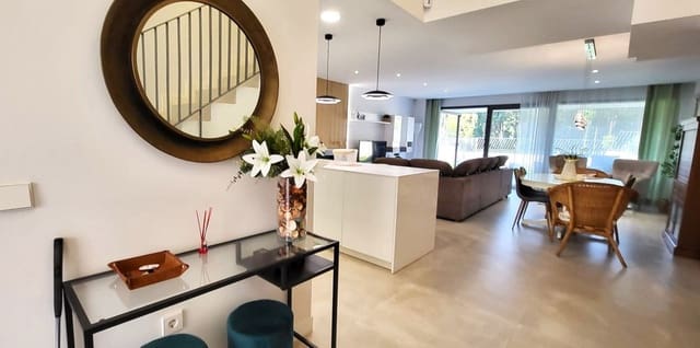 3 chambre Villa/Maison Semi-Mitoyenne à vendre à El Chaparral, Mijas avec piscine garage - 849 000 € (Ref: 9331625)