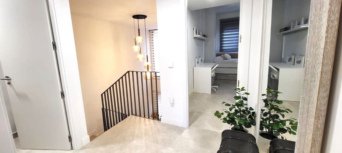 3 sypialnia Dom blizniak na sprzedaż w El Chaparral z basenem garażem - 849 000 € (Ref: 9331625)