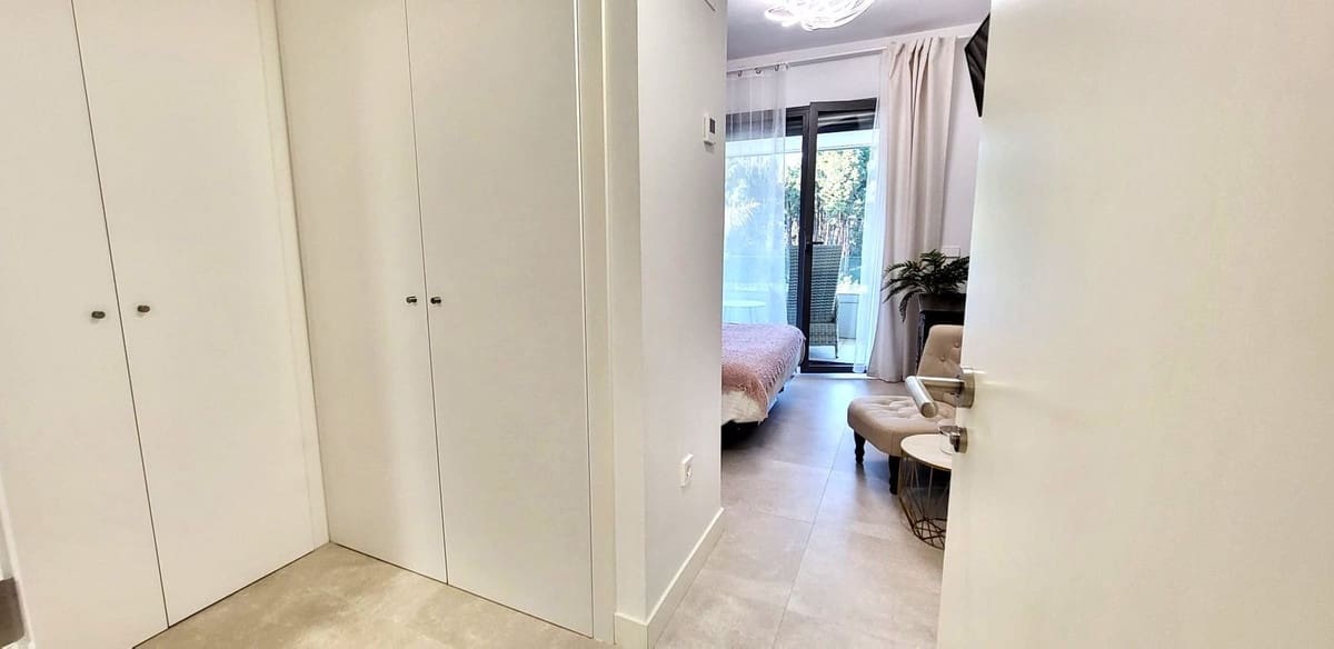 3 sypialnia Dom blizniak na sprzedaż w El Chaparral z basenem garażem - 849 000 € (Ref: 9331625)