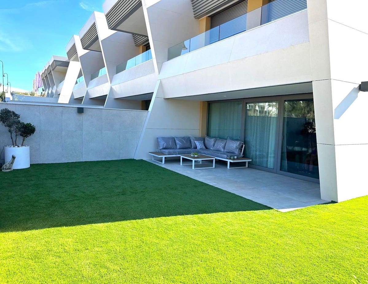 3 sypialnia Dom blizniak na sprzedaż w El Chaparral z basenem garażem - 849 000 € (Ref: 9331625)