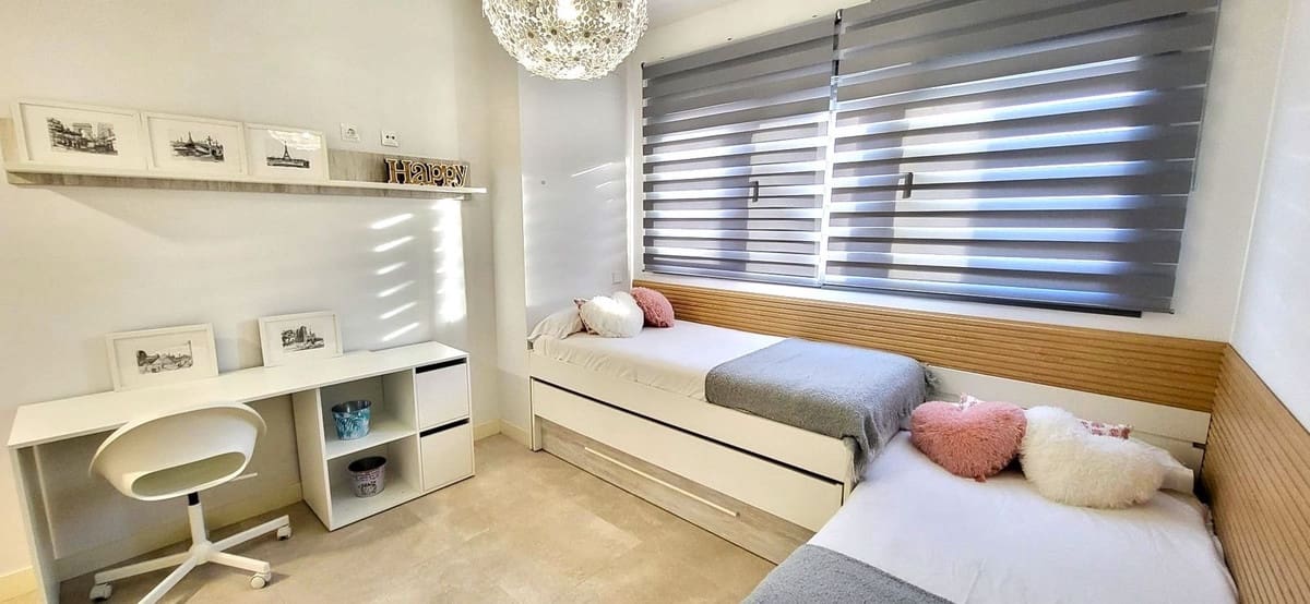 3 sypialnia Dom blizniak na sprzedaż w El Chaparral z basenem garażem - 849 000 € (Ref: 9331625)