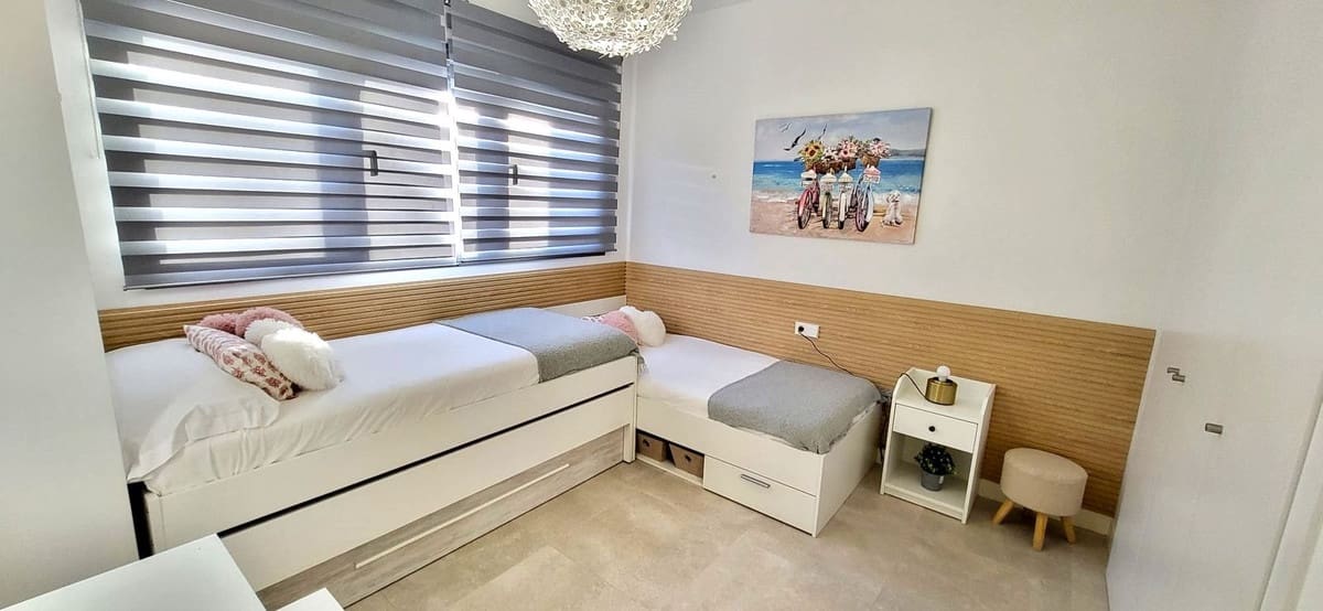 3 sypialnia Dom blizniak na sprzedaż w El Chaparral z basenem garażem - 849 000 € (Ref: 9331625)