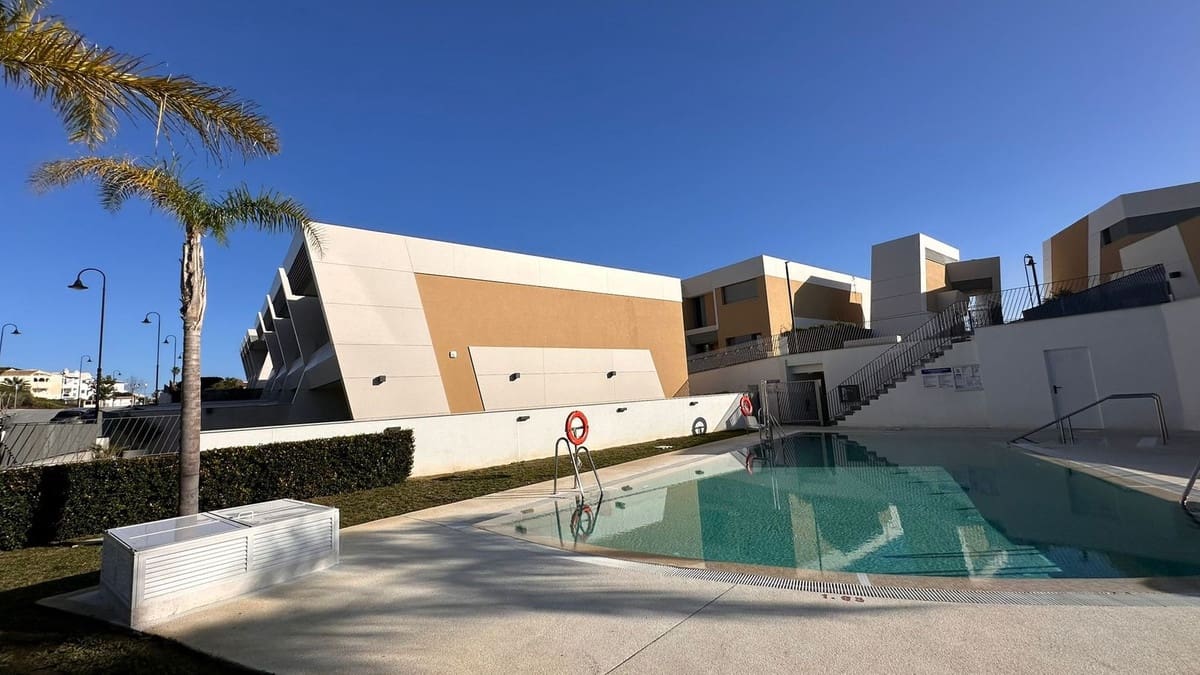 3 sypialnia Dom blizniak na sprzedaż w El Chaparral z basenem garażem - 849 000 € (Ref: 9331625)