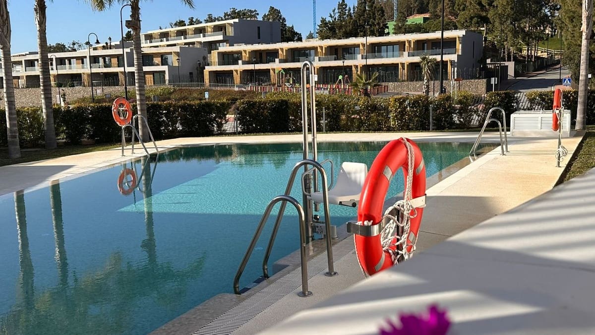 3 sypialnia Dom blizniak na sprzedaż w El Chaparral z basenem garażem - 849 000 € (Ref: 9331625)