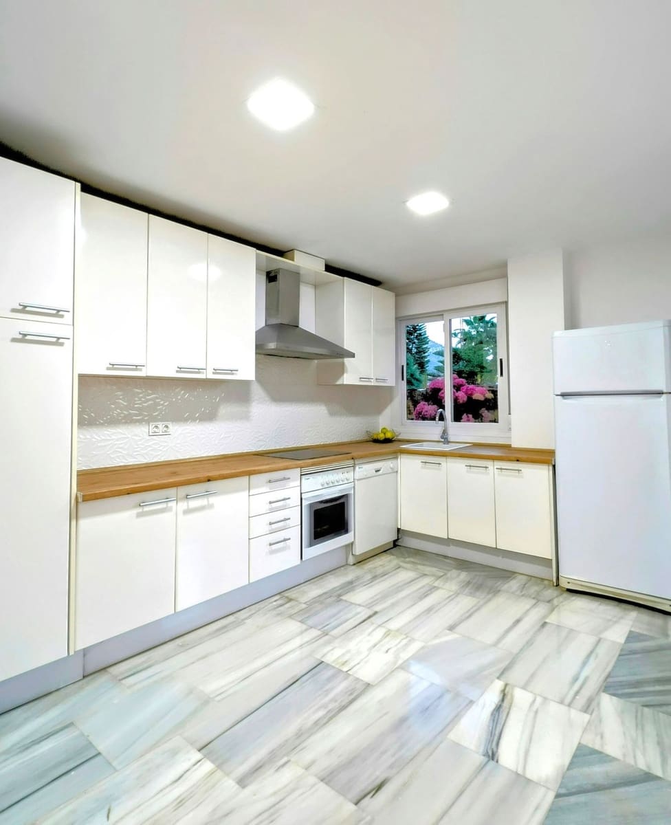 Chalet de 4 habitaciones en Benahavís en venta con piscina garaje - 650.000 € (Ref: 9331644)