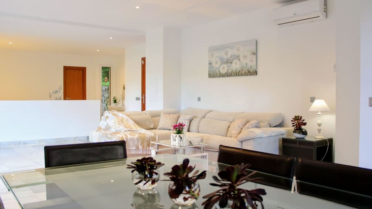 Chalet de 4 habitaciones en Benahavís en venta con piscina garaje - 650.000 € (Ref: 9331644)