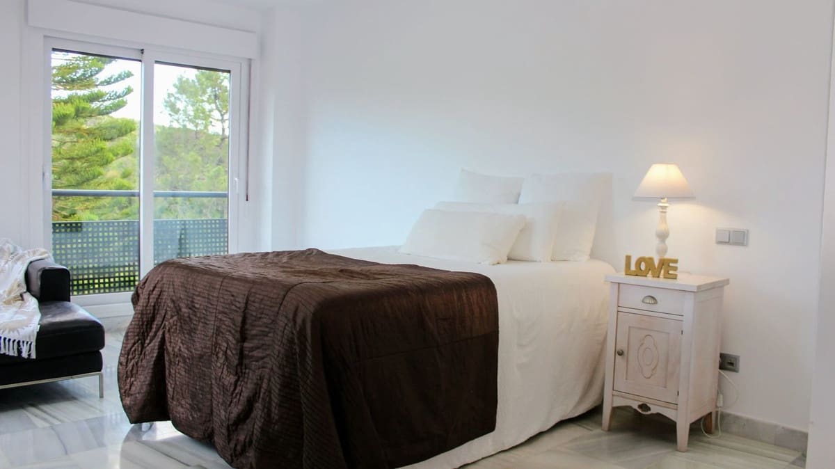 Chalet de 4 habitaciones en Benahavís en venta con piscina garaje - 650.000 € (Ref: 9331644)