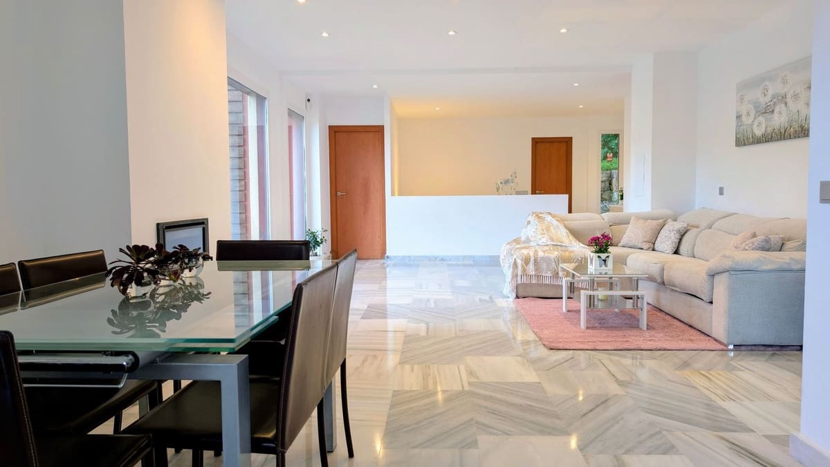 Chalet de 4 habitaciones en Benahavís en venta con piscina garaje - 650.000 € (Ref: 9331644)