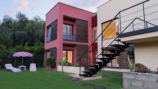 Chalet de 4 habitaciones en Benahavís en venta con piscina garaje - 650.000 € (Ref: 9331644)