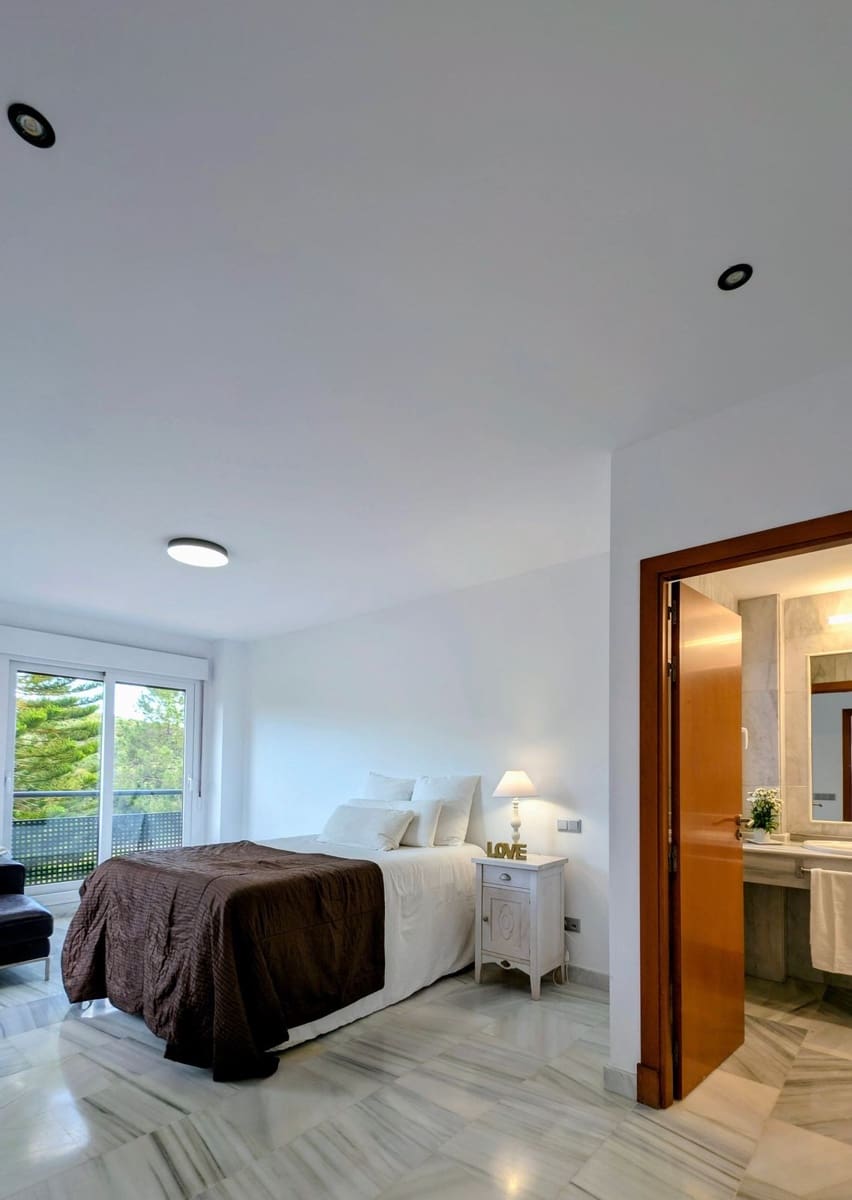 Chalet de 4 habitaciones en Benahavís en venta con piscina garaje - 650.000 € (Ref: 9331644)