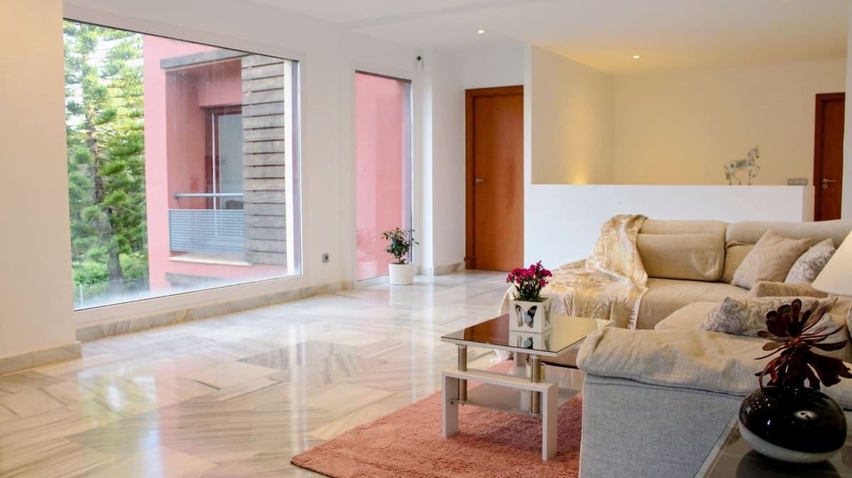 Chalet de 4 habitaciones en Benahavís en venta con piscina garaje - 650.000 € (Ref: 9331644)