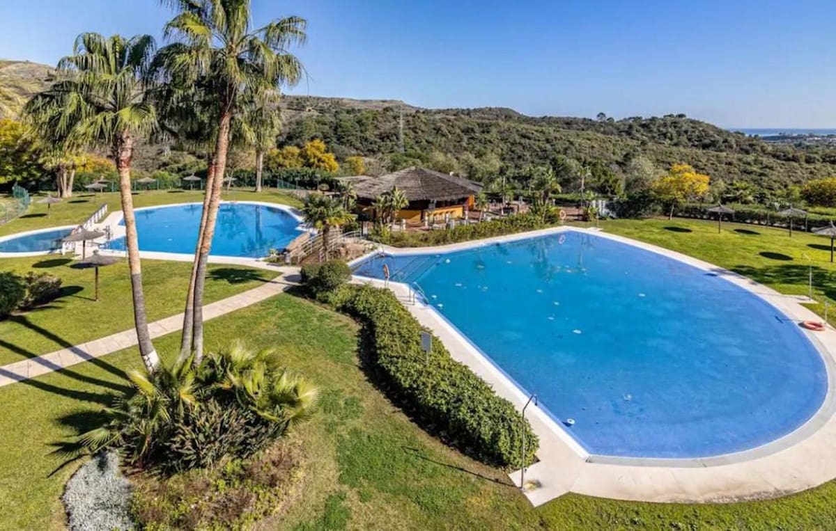 Chalet de 4 habitaciones en Benahavís en venta con piscina garaje - 650.000 € (Ref: 9331644)