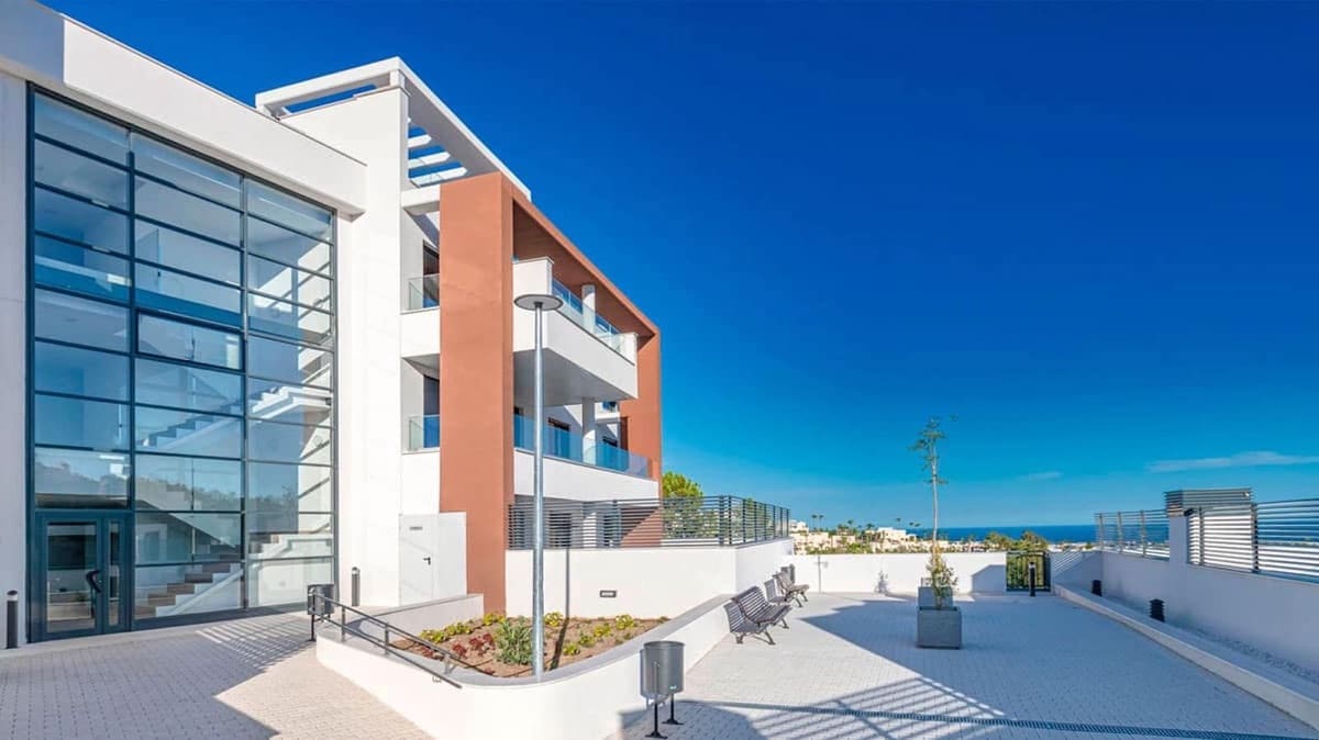 4 bedroom Apartment for sale in Benahavis with pool garage - € 795,000 (Ref: 9331682)