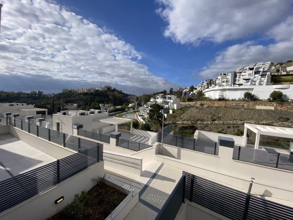 4 bedroom Apartment for sale in Benahavis with pool garage - € 795,000 (Ref: 9331682)