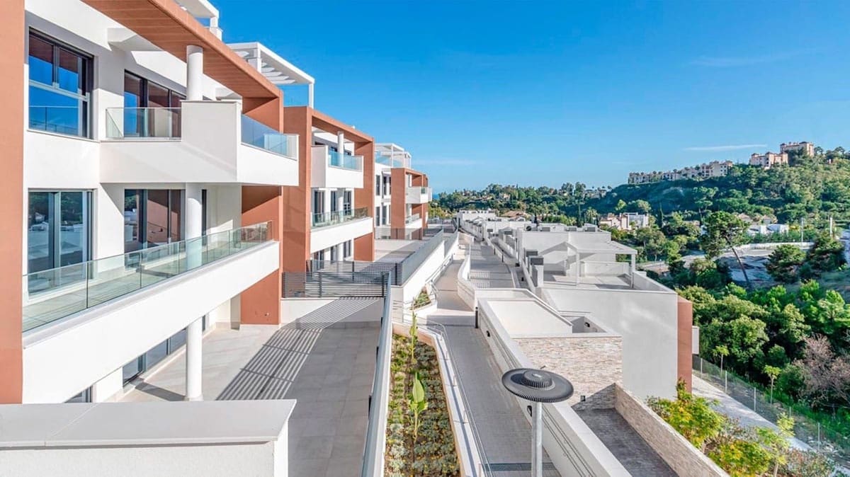 4 bedroom Apartment for sale in Benahavis with pool garage - € 795,000 (Ref: 9331682)