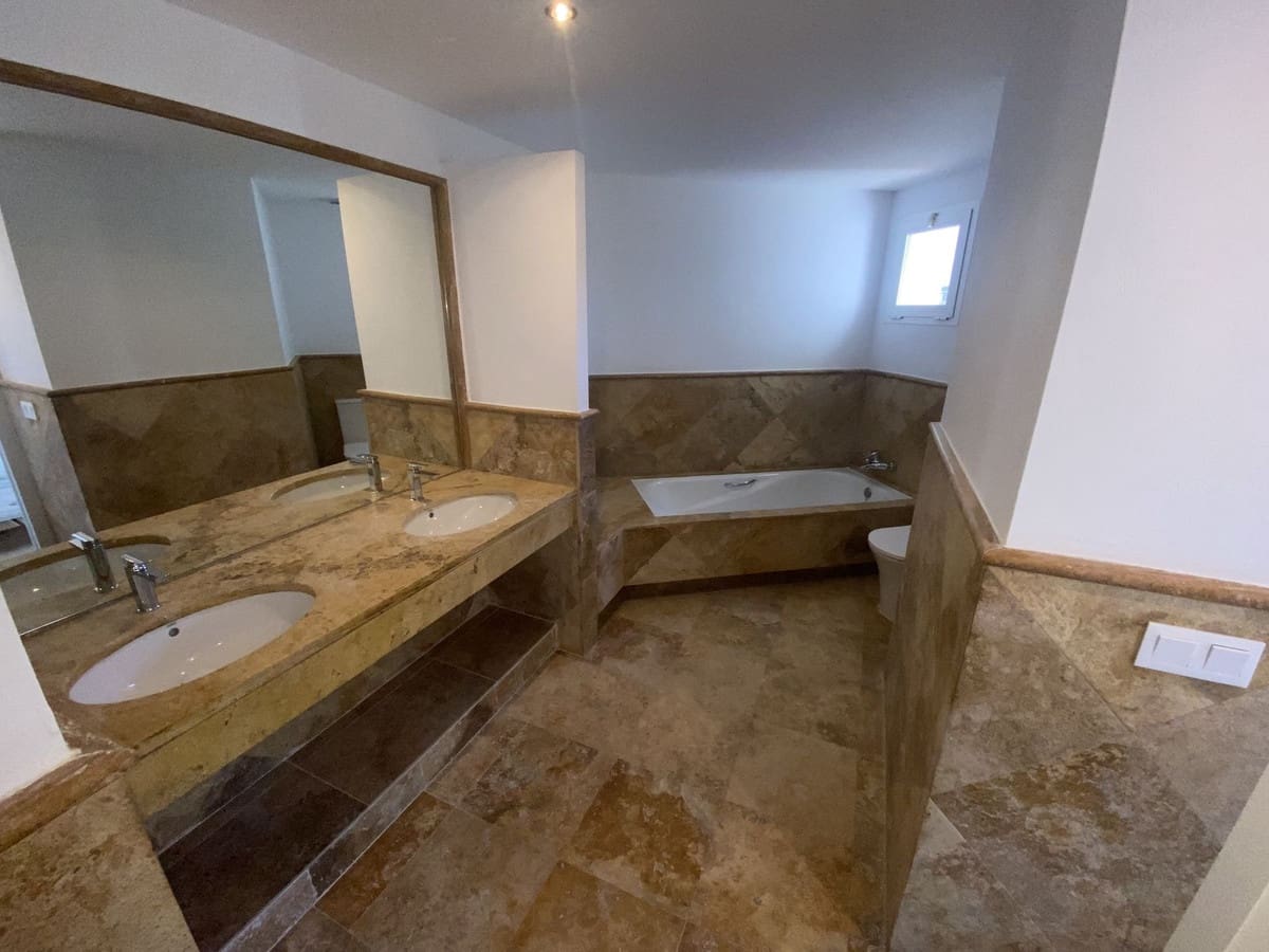 3 sovrum Hus till salu i Istan med pool garage - 449 000 € (Ref: 9331700)